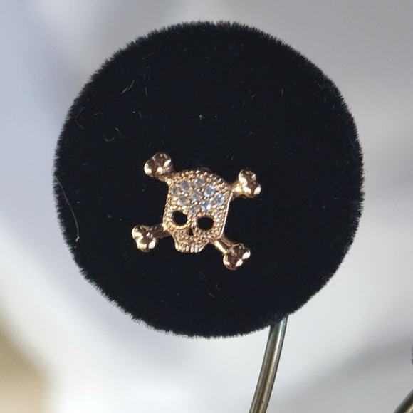 Gold Filled Skull Crossbones Post Earrings - Picture 4 of 5